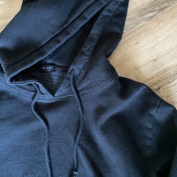 Cropped Black Hoodie - Picture 3 of 3